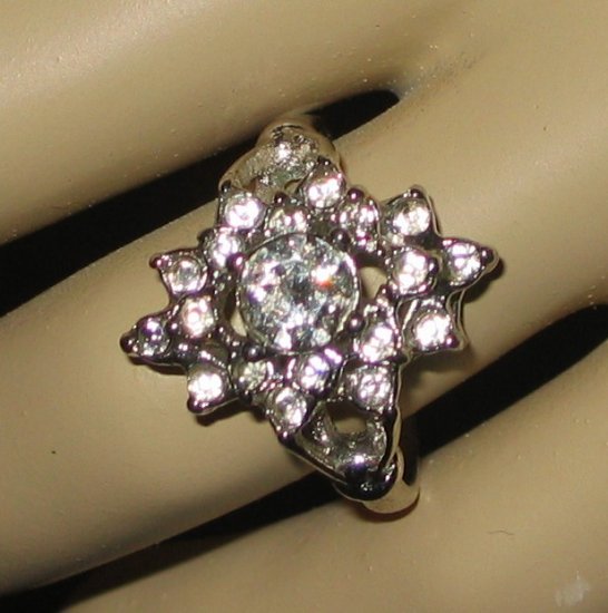 Gloria Vanderbilt Silvertone Bling Ring - Size 7