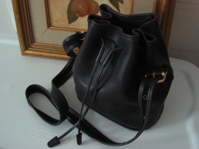SOLD AUTHENTIC COACH BUCKET BLACK LEATHER WOMEN'S BAG HANDBAG PURSE