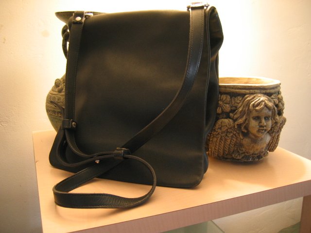 AUTHENTIC COACH BLACK MESSENGER FULL BODY TOO #17