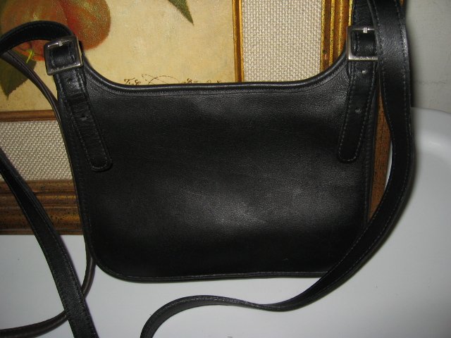 23. AUTHENTIC COACH BLACK MESSENGER SLING WOMEN'S PURSE BAG HANDBAG