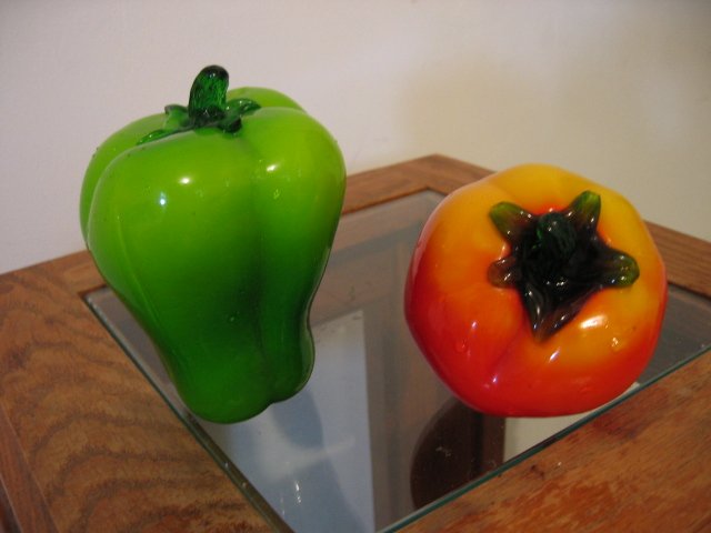 GREEN BELL PEPPER HANDBLOWN GLASS DECORATIVE COLLETIBLE FIGURINE HOME DECOR KITCHEN
