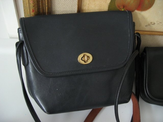 SOLD - AUTHENTIC vintage classic COACH TRAPEZOID BLACK LEATHER PURSE WOMEN'S HANDBAG BAG
