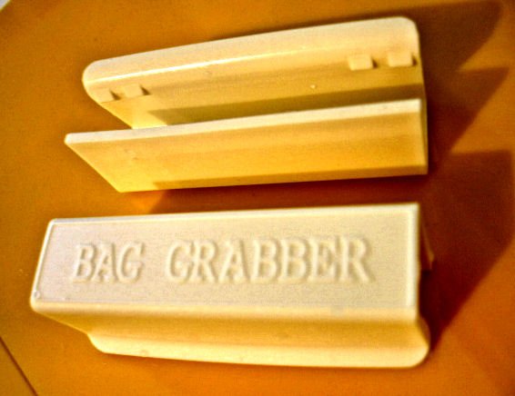 SOLD - LOT OF 2 clips BAG GRABBER scented trash bag clips KITCHEN OFFICE SUPPLY ACCESSORY
