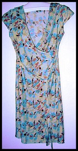 NEW CHIC SIMPLE FLORAL DRESS NEW SZ M WOMEN'S CLOTHING JUNIORS V-NECK