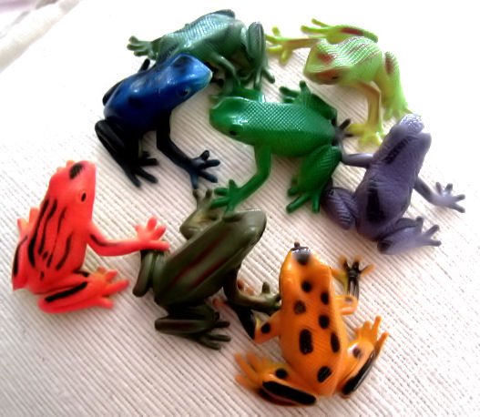 lot of 2 FROG ANIMAL FIGURINE DECORATIVE COLLECTIBLE TOY HOME DECOR NATURE LOOK CUTE