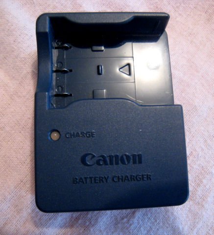 CB-2LU OEM CANON ORIGINAL CHARGER POWERSHOT sd550 SD500 SD110 SD100 SD20 DIGITAL ELPH IXUS CAMERA