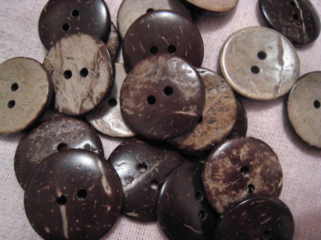 BUTTON BUTTONS ART CRAFT HOBBY MATERIAL SUPPLY KNIT CROCHET SWEATER