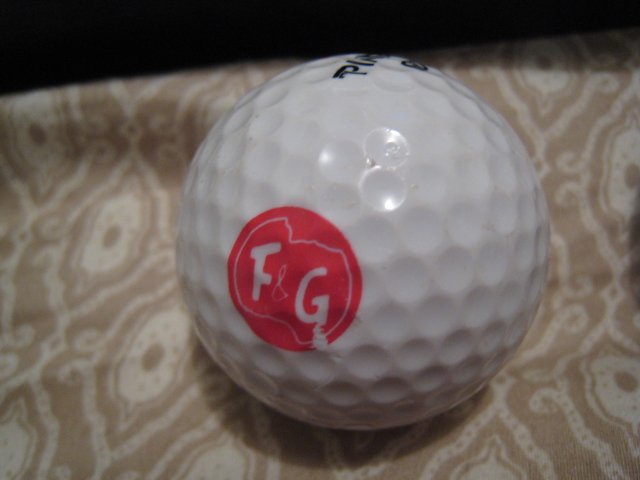 F&G - COLLECTOR'S GOLF BALL SPORTS MEMORABILIA DECORATIVE COLLECTIBLE HOME HOBBY
