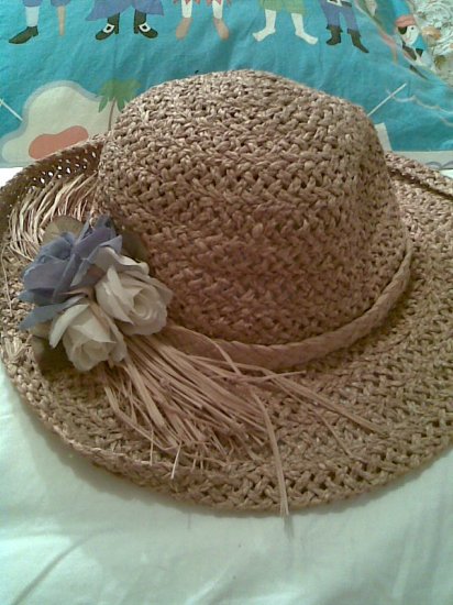 sold - VINTAGE WOMEN'S ACCESSORY STRAW SUMMER FLOWER GARDEN HAT STUNNING