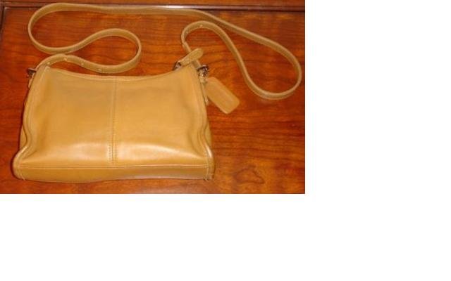 AUTHENTIC purse vintage TAN leather COACH SHOULDER BAG GREAT FOR OFFICE #081409B