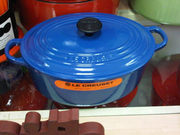 blue Le Creuset 2.75 Qt. oval Dutch Oven Casserole kitchen home cooking pot stove france
