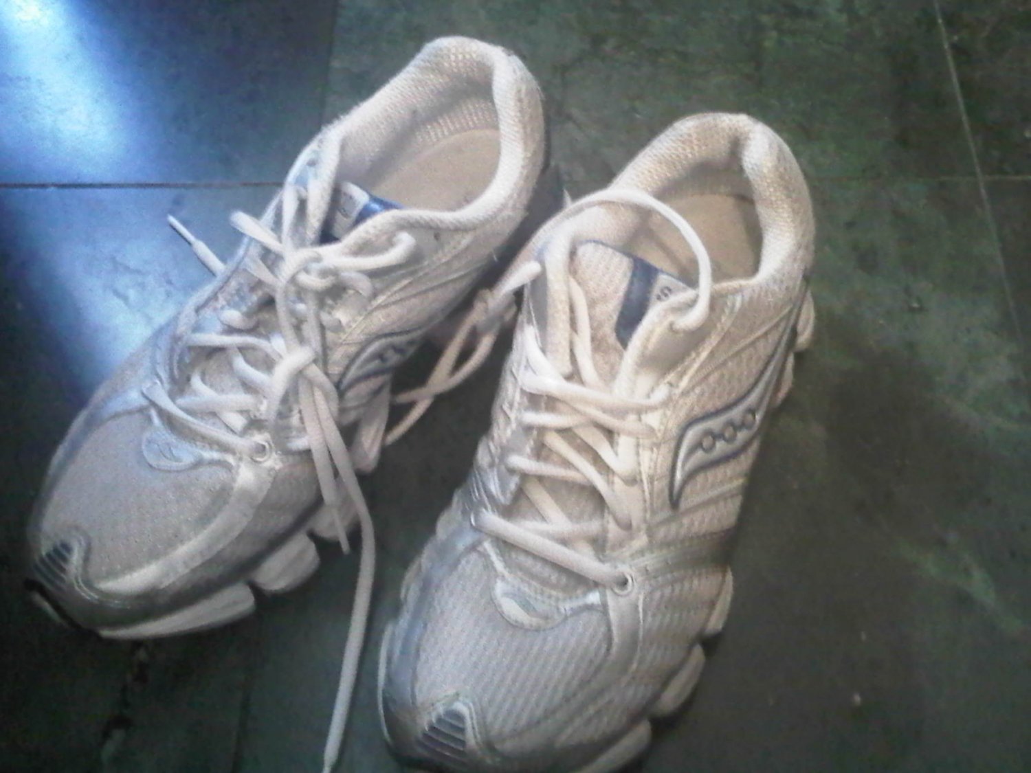 SAUCONY BLUE WHITE TENNIS SHOES WOMEN'S 9 CLOTHES ACCESSORY