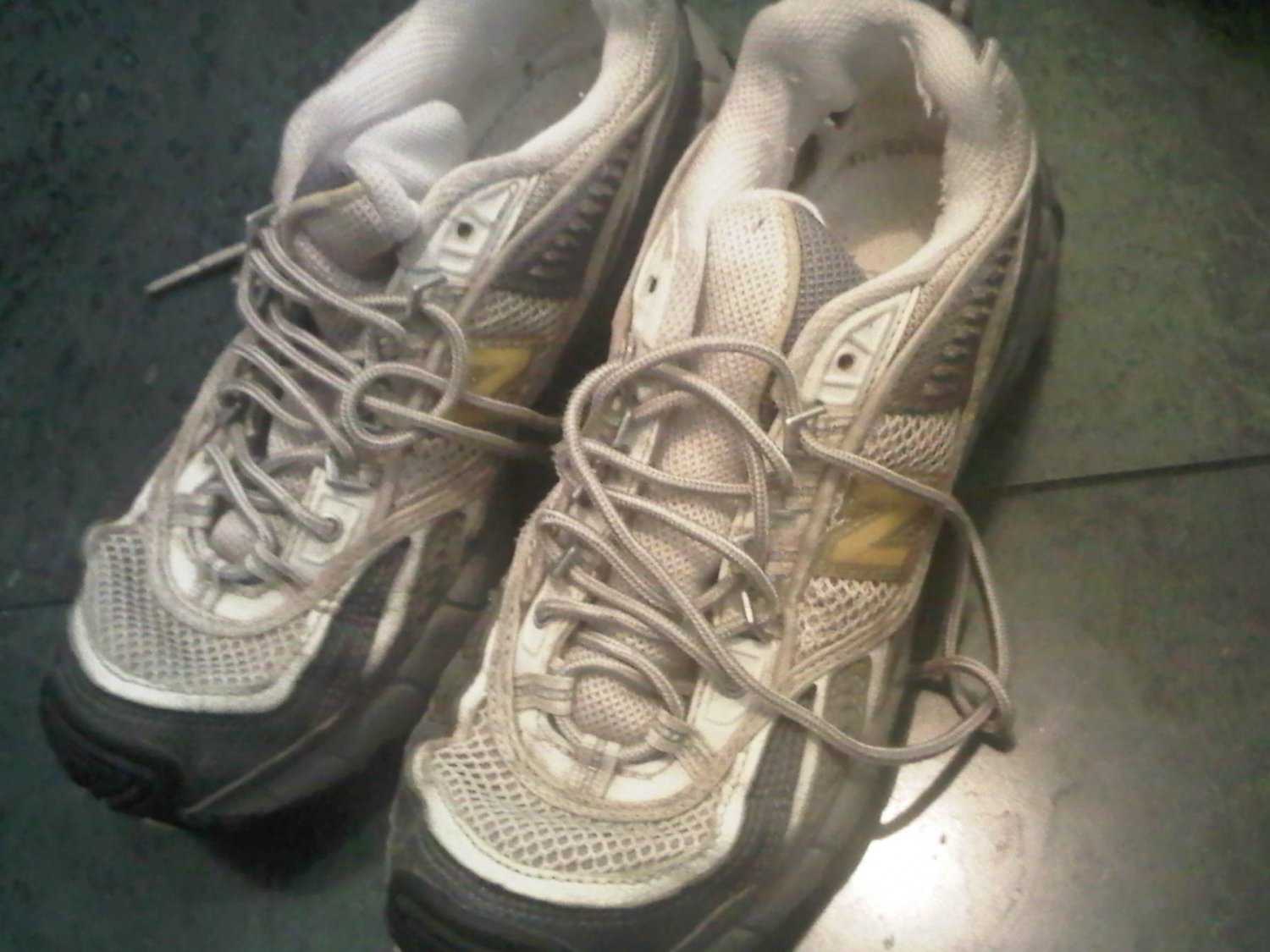 NEW BALANCE 805 YELLOW WHITE TENNIS SHOES WOMEN'S 8 CLOTHES ACCESSORY