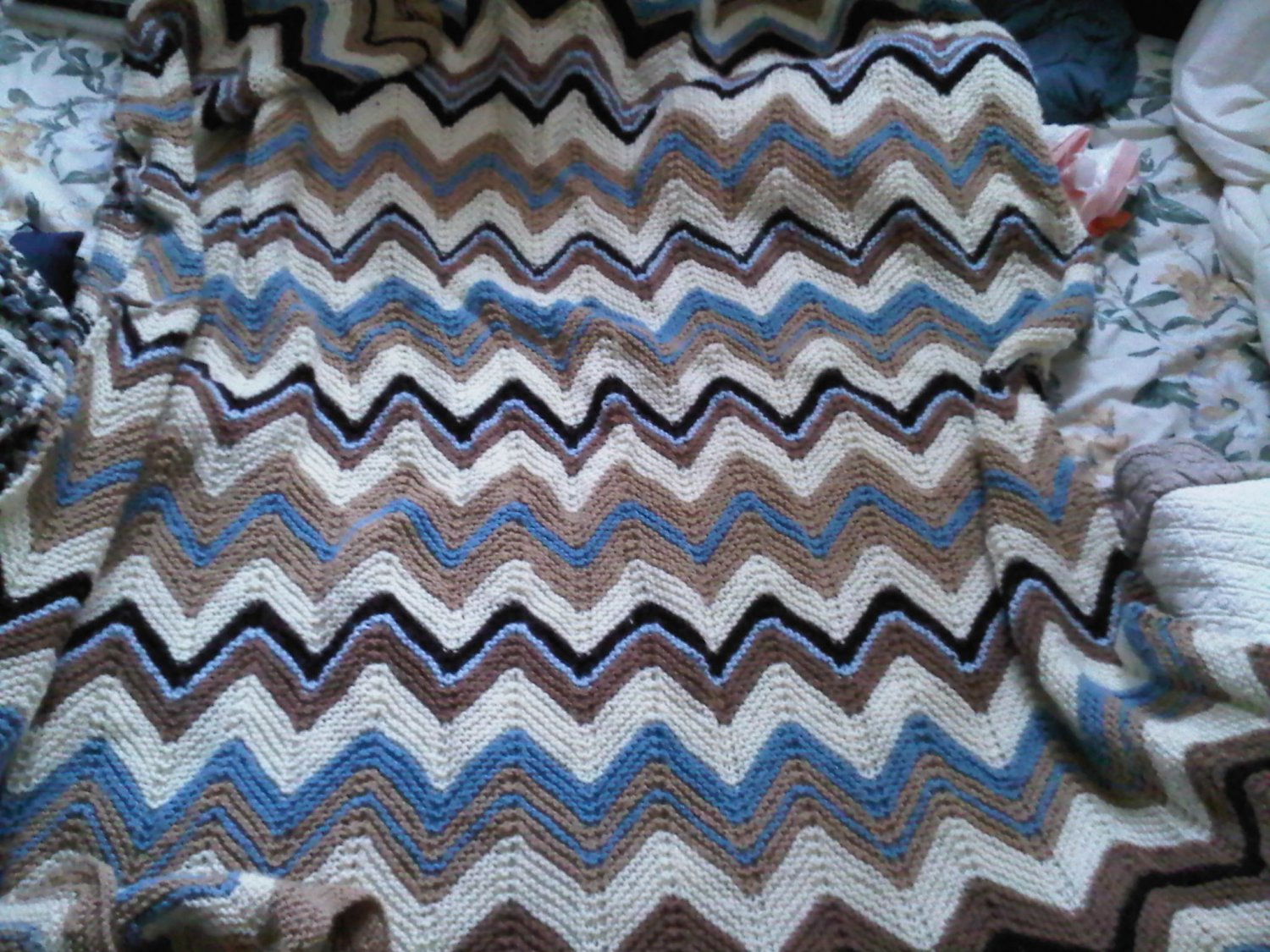 vintage B full queen size hand-knit knitted blanket throw ivory blue brown nude color home accessory