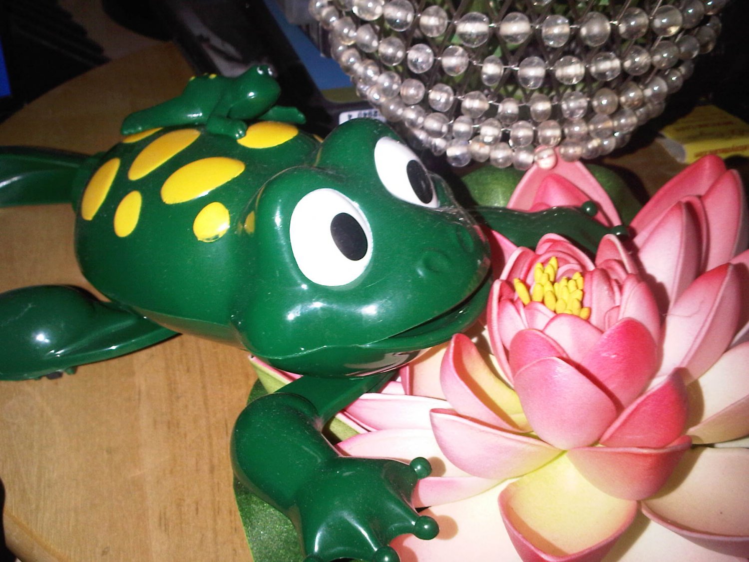 AS-IS GREEN TOY PLASTIC FROG W BABY COLLECTIBLE HOME CHILDREN GIFT