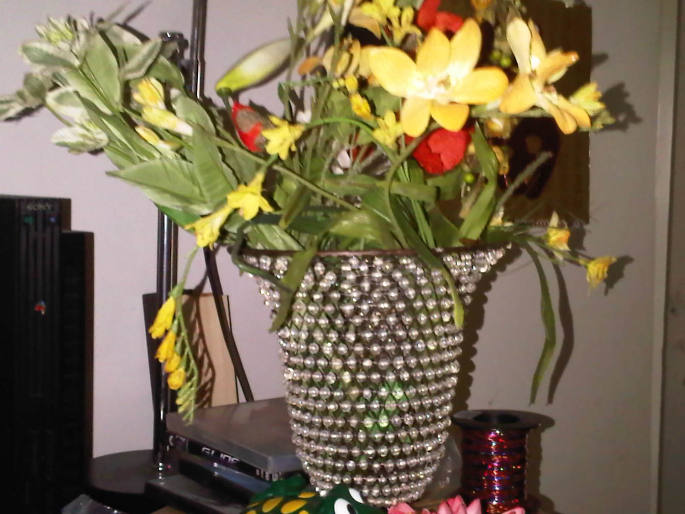 AS-IS GLASS BEAD VASE FLOWER HOME DECOR COLLECTIBLE
