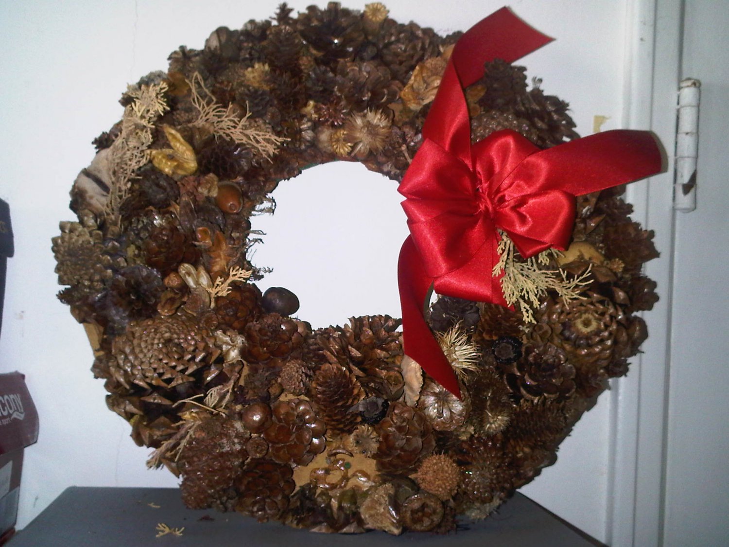 AS-IS WREATH PINE CONE HOME DECOR DOOR DECORATIVE COLLECTIBLE VINTAGE