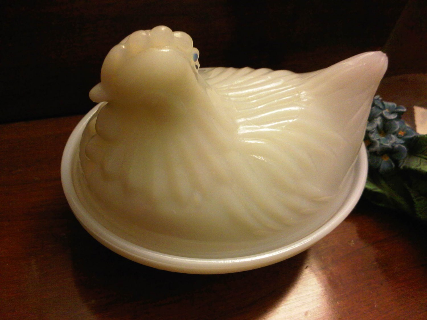 VINTAGE 1950'S MILK GLASS CANDY HOLDER JAR DECORATIVE COLLECTIBLE FIGURINE HOME