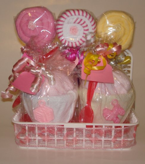 ONESIE CUPCAKE & BIB LOLLIPOP BASKET GIFT