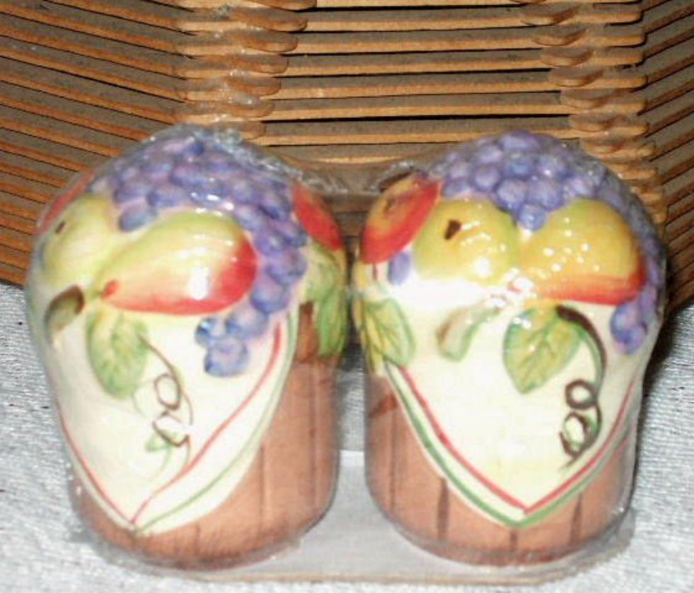 Grapes Pears Apples Salt and Pepper Shakers Basket of Fruit