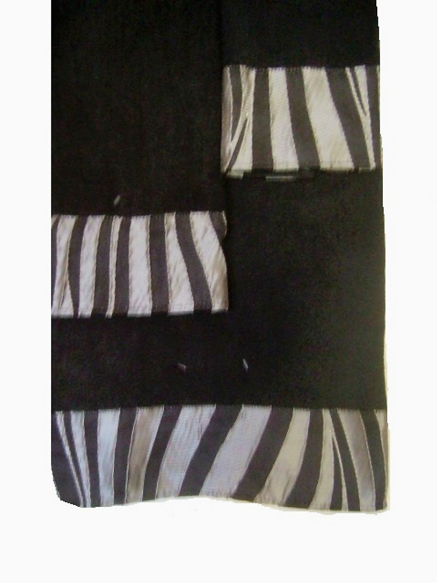 Zumba Black Stripe Bath Towel Set