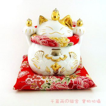 A0081- Japanese Lucky Cat Hall of the Lok Genuine Gold Cat
