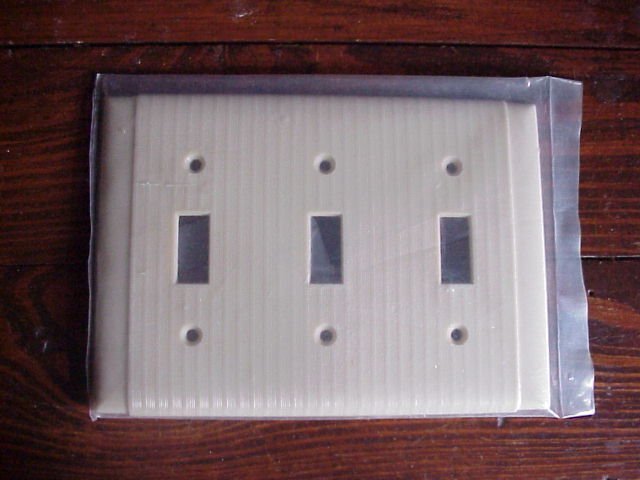 ART DECO BAKELITE! 3 Gang 3 LIGHT Switch Plate IVORY