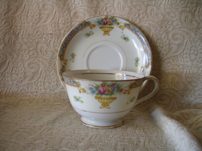 Vintage Floral Tea Cup and Saucer Made in Occupied Japan Tashiro Shoten cuppatea.ecrater.com