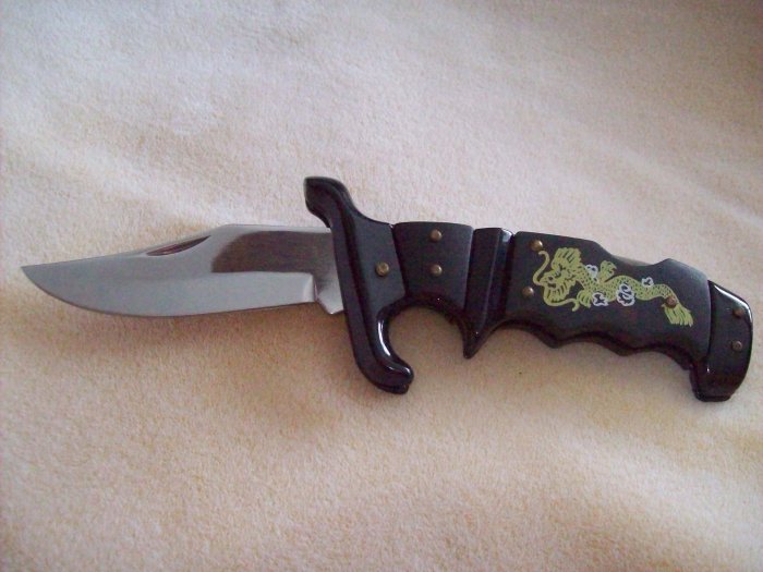 The Dragon, hand grip knife ( lock blade knife )