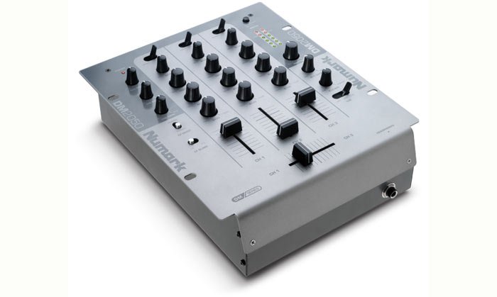 DM 2050 / 3 Kanal Mixer 3 Band EQ, Curve, Cue Mix