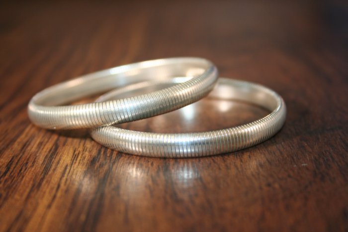 Vintage Stretchy Silver Bangle (S05-S06)