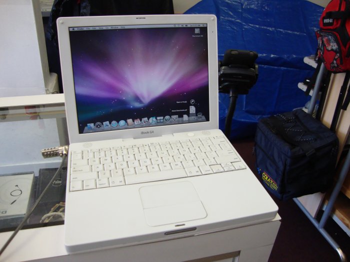 apple mac ibook g4 power pc g4 1.33GHz 512mb 40gb wifi cd/dvd rw (super clean)