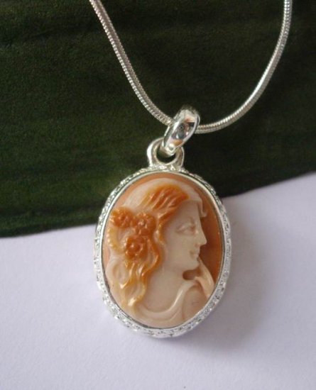excellent hand carved lady cameo pendant include chain