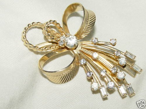 Vintage SARAH COVENTRY RHINESTONE 'VOGUE' Brooch /Pin