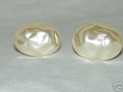 Vintage RICHELIEU SIGNED Pearlesque Oval Earrings