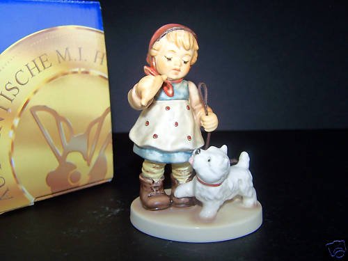 HUMMEL Goebel Christmas Treat Figurine HUM 2264 NIB