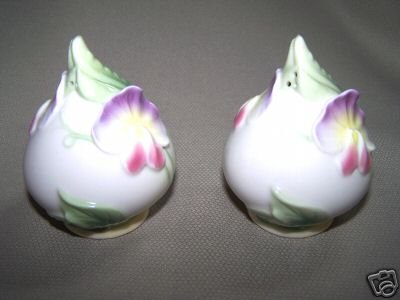FRANZ Porcelain Sweet Pea Salt Pepper Shaker Set New