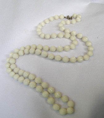 Vintage Sarah Coventry White Plastic Bead Necklace