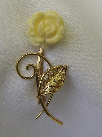 Van Dell Gold Filled Carved Rose Brooch