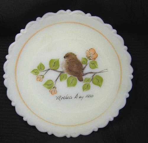 Fenton Vaseline Satin Custard 1980 Mothers Day Plate