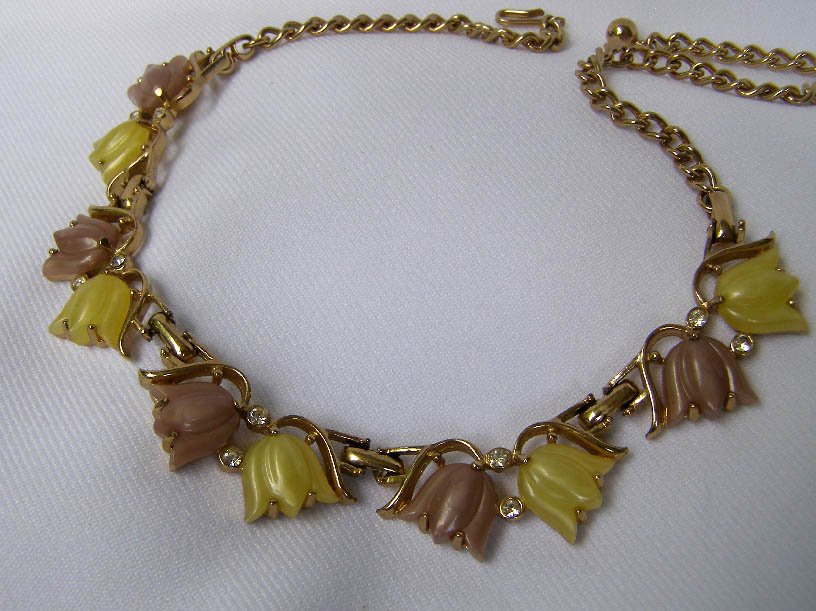Mid Century Mauve & Chartreuse Thermoset Necklace