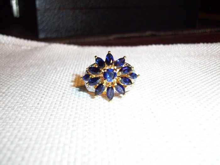 5cttw. RARE Flower Saphire Ring- Free earrings!