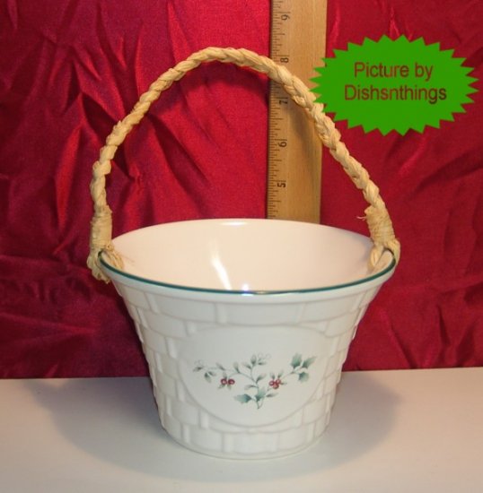 Pfaltzgraff WINTERBERRY Sculpted Basket Centerpiece USA