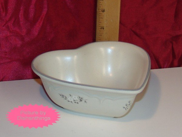 Pfaltzgraff HEIRLOOM Small Heart Serve Bowl USA! MINT!
