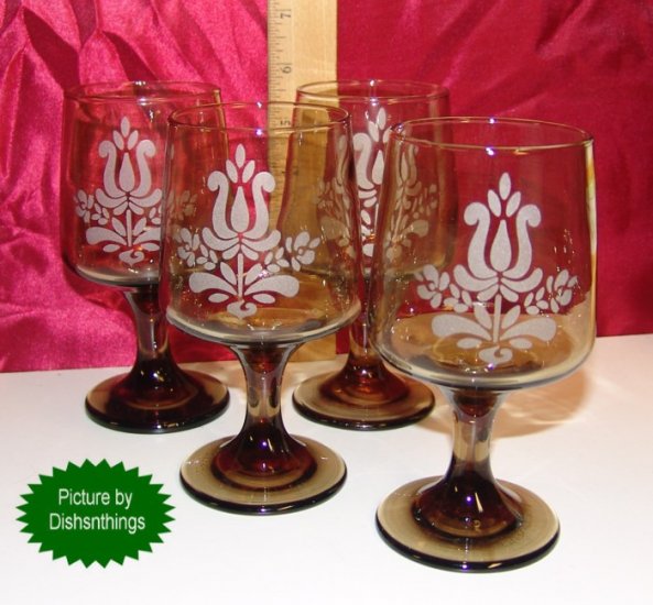 Pfaltzgraff VILLAGE 4 Pedestal Large Etched Water Glass