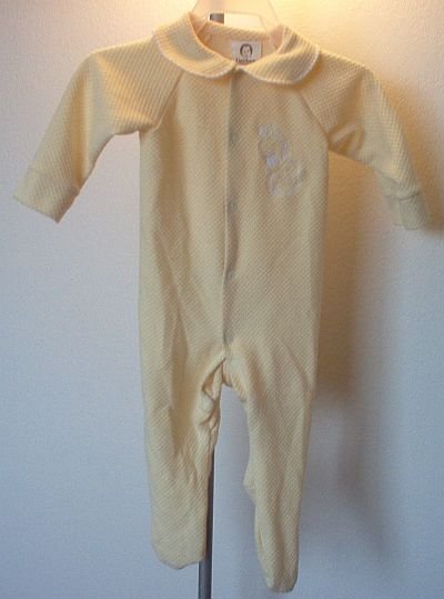 yellow Gerber giraffe sleeper footed medium 3-6 months in excellent like new condition