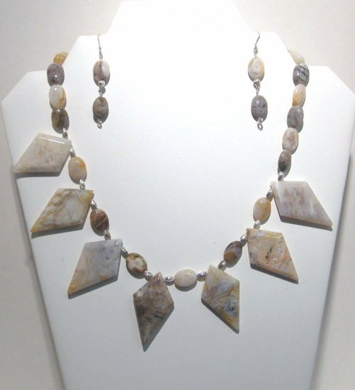 Bamboo Leaf Agate Necklace