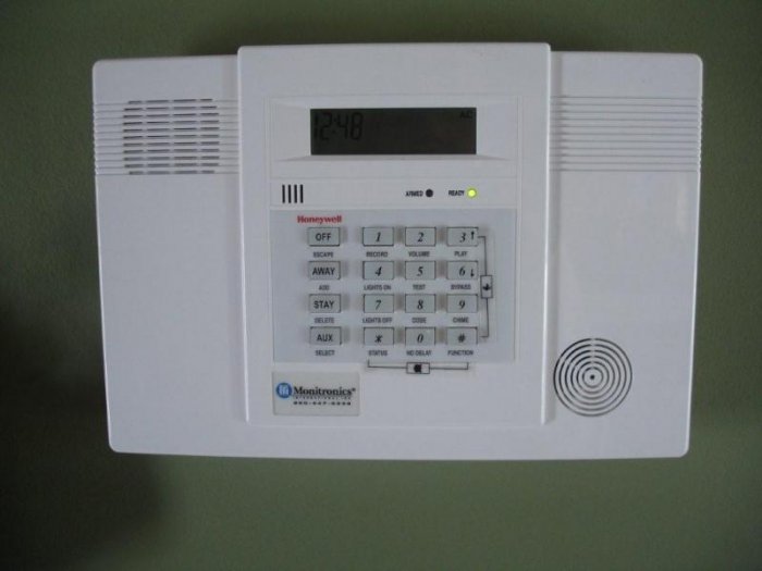Honeywell Lynx-en Wireless alarm