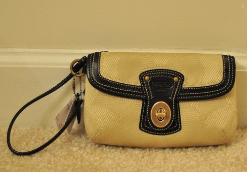 COACH LEGACY SIGNATURE CAPACITY WRISTLET