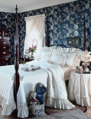 CAROLINA RUFFLED BEDSPREAD - FULL SIZE